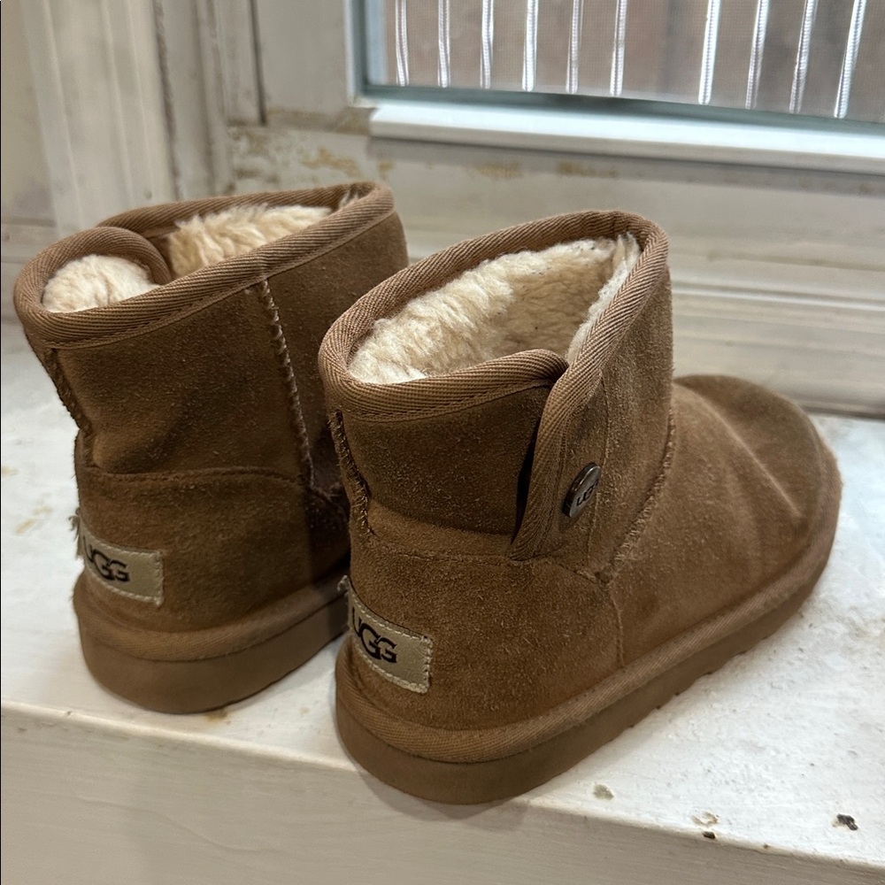 UGG kids Ankle boots (missing snap)